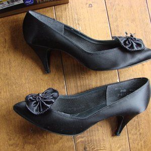 Vintage 80s Kitten Heel Shoes Black Satin Italy Black Tie Wedding Prom Size 7.5